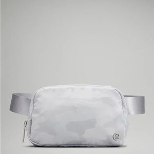 Lululemon everywhere belt bag Heritage 365 Camo Starlight Multi